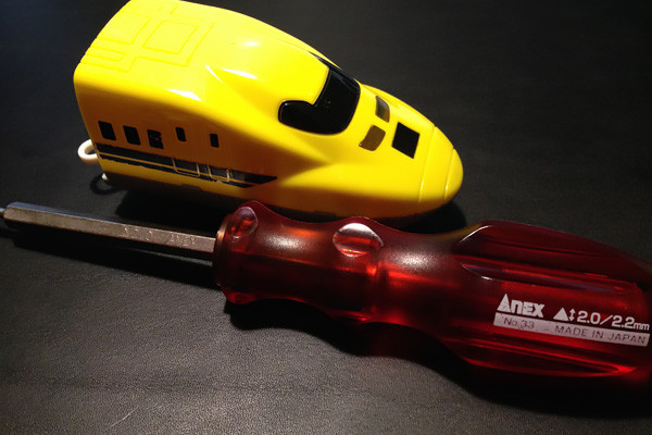 ハッピーセットのドクターイエローと三角ドライバー