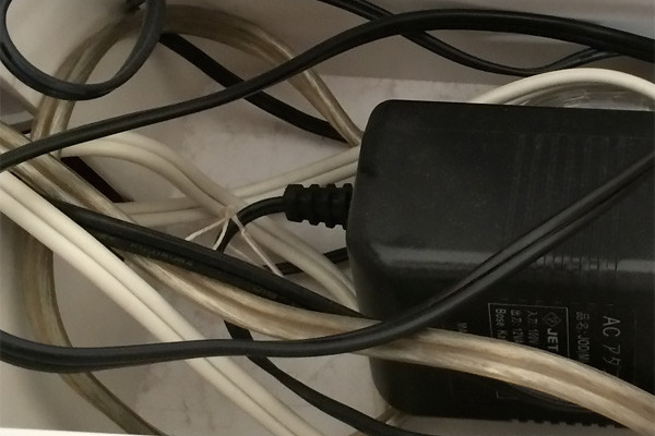 ケーブルボックス内のホコリの溜まり具合