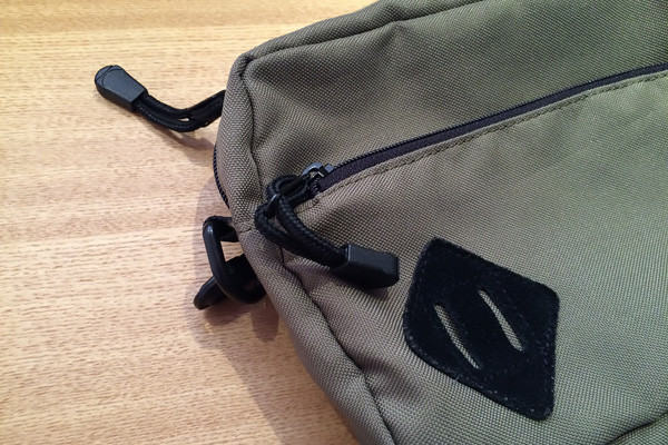 ディッキーズのミニショルダーのファスナー紐