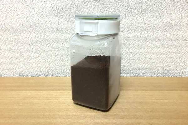 コーヒーの粉を入れたフレッシュロック