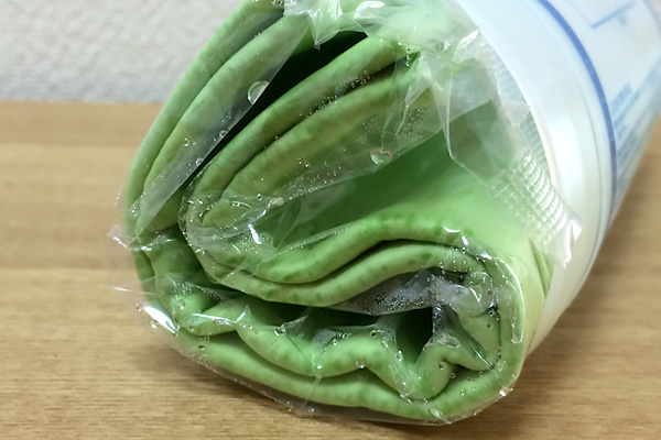 水滴のついたスイムタオル