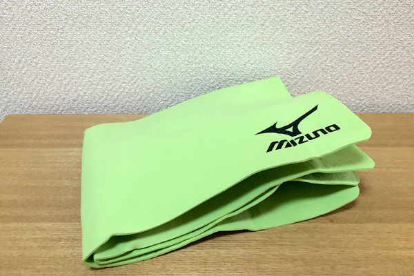 乾かして固まったスイムタオル