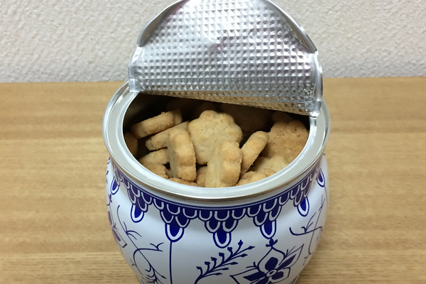 ツボみたいな入れ物 コペンハーゲン ダニッシュミニクッキー 中身