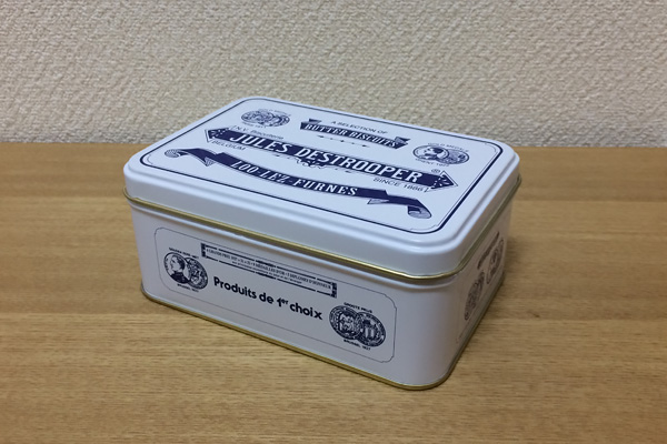 デストルーパー ミニレトロ缶 斜めから