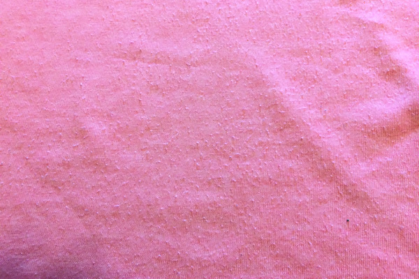 また毛玉ができたユニクロパックTシャツ