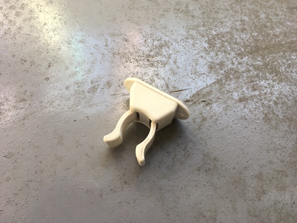 100均で買ったほうきホルダー